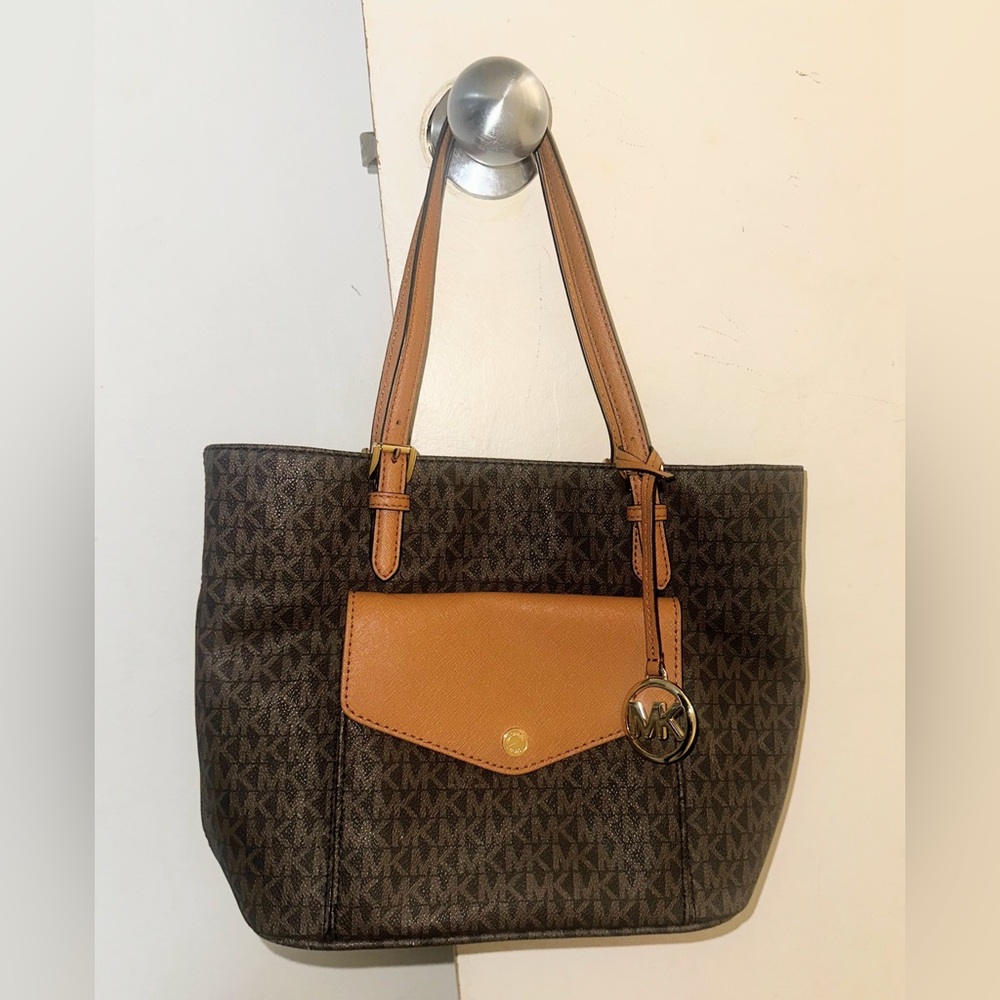 Michael Kors Jet Set Pocket Tote